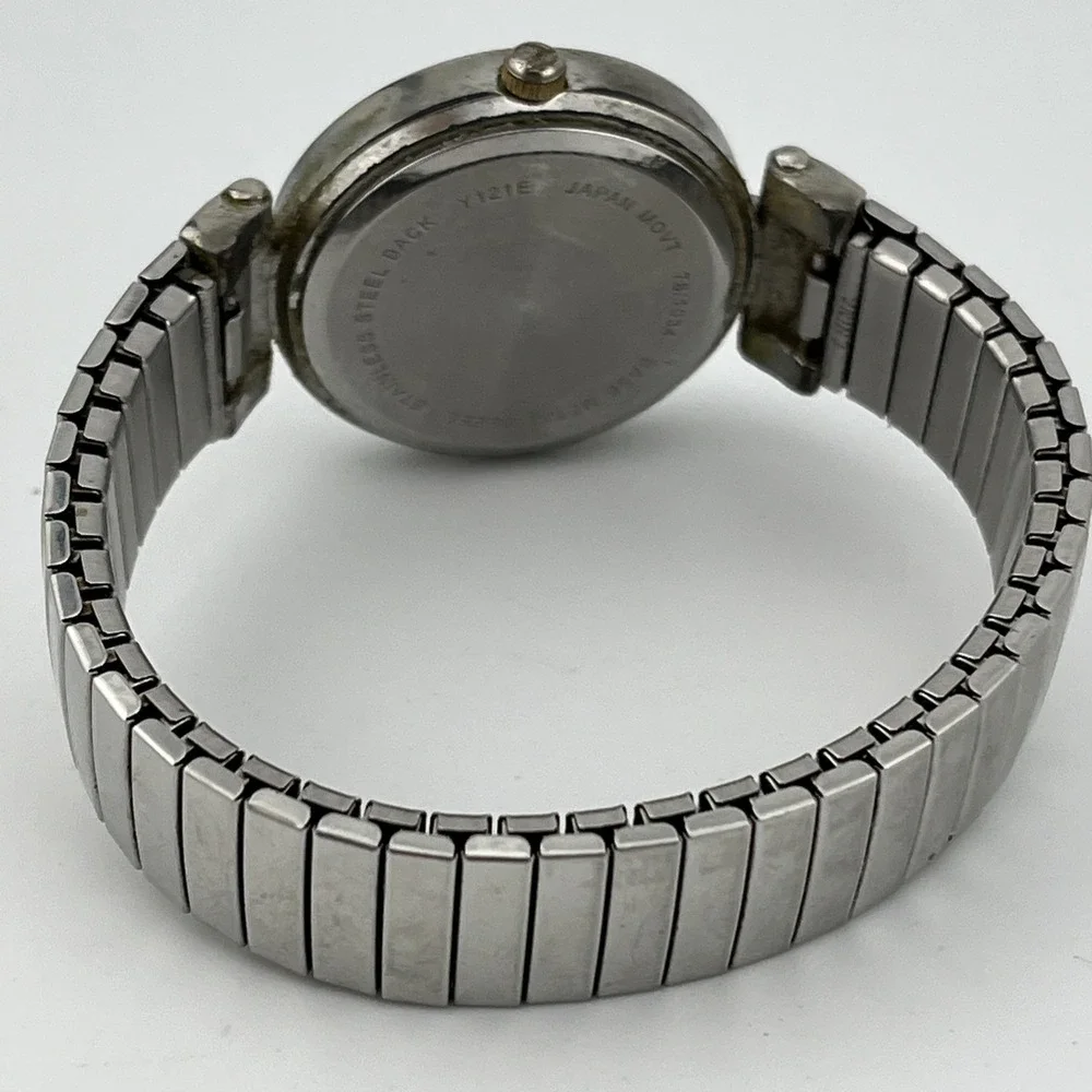 Time & Tru Watch Women 33mm Case Easy Read Dial Silver Stretch Band- New Battery